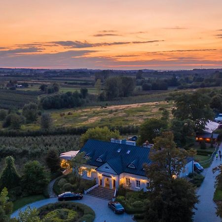 Dwor Na Wichrowym Wzgorzu Bed & Breakfast Przybyslawice Luaran gambar