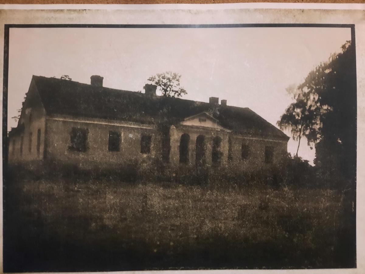 Dwor Na Wichrowym Wzgorzu Bed & Breakfast Przybyslawice Luaran gambar
