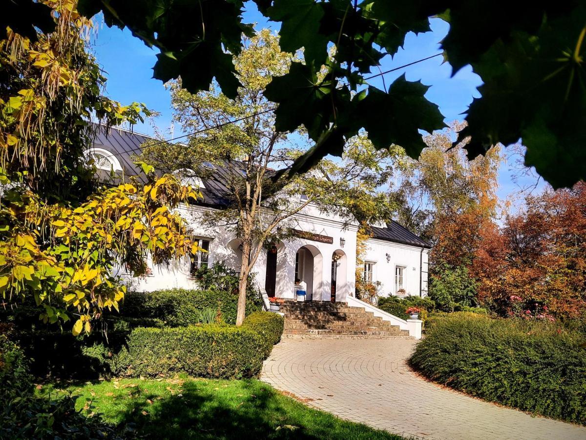 Dwor Na Wichrowym Wzgorzu Bed & Breakfast Przybyslawice Luaran gambar
