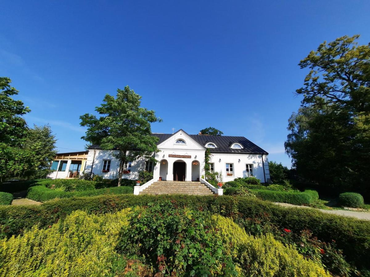 Dwor Na Wichrowym Wzgorzu Bed & Breakfast Przybyslawice Luaran gambar