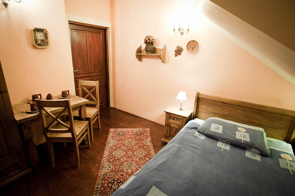 Dwor Na Wichrowym Wzgorzu Bed & Breakfast Przybyslawice Bilik gambar