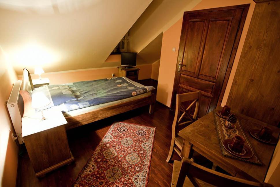 Dwor Na Wichrowym Wzgorzu Bed & Breakfast Przybyslawice Luaran gambar