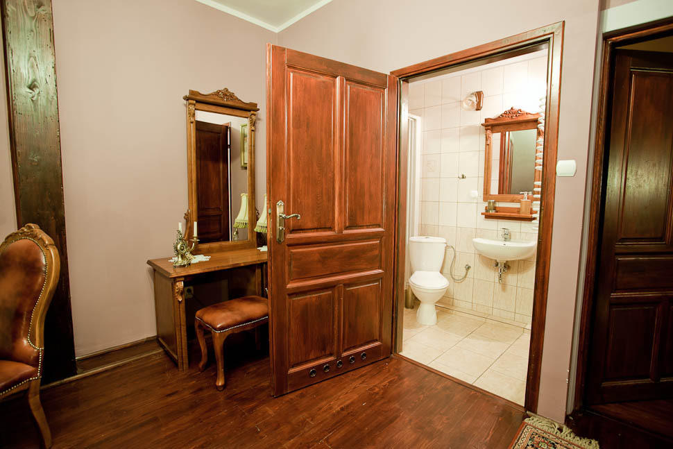 Dwor Na Wichrowym Wzgorzu Bed & Breakfast Przybyslawice Bilik gambar