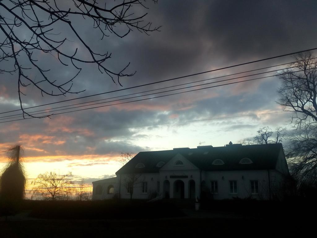 Dwor Na Wichrowym Wzgorzu Bed & Breakfast Przybyslawice Luaran gambar