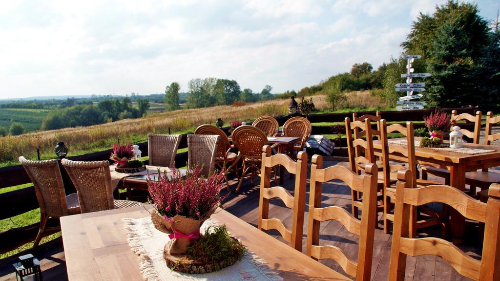 Dwor Na Wichrowym Wzgorzu Bed & Breakfast Przybyslawice Luaran gambar