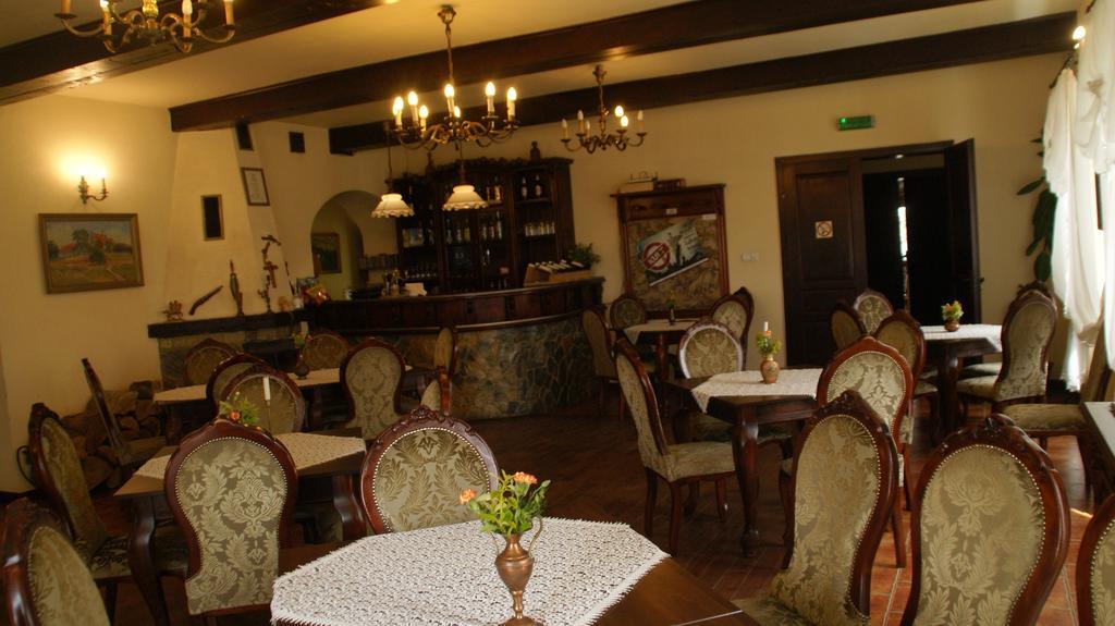 Dwor Na Wichrowym Wzgorzu Bed & Breakfast Przybyslawice Luaran gambar