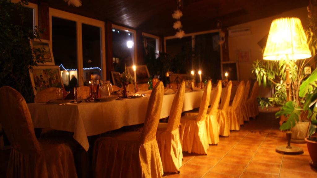 Dwor Na Wichrowym Wzgorzu Bed & Breakfast Przybyslawice Luaran gambar