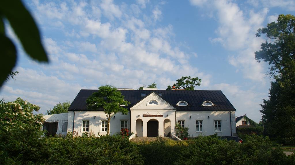 Dwor Na Wichrowym Wzgorzu Bed & Breakfast Przybyslawice Luaran gambar