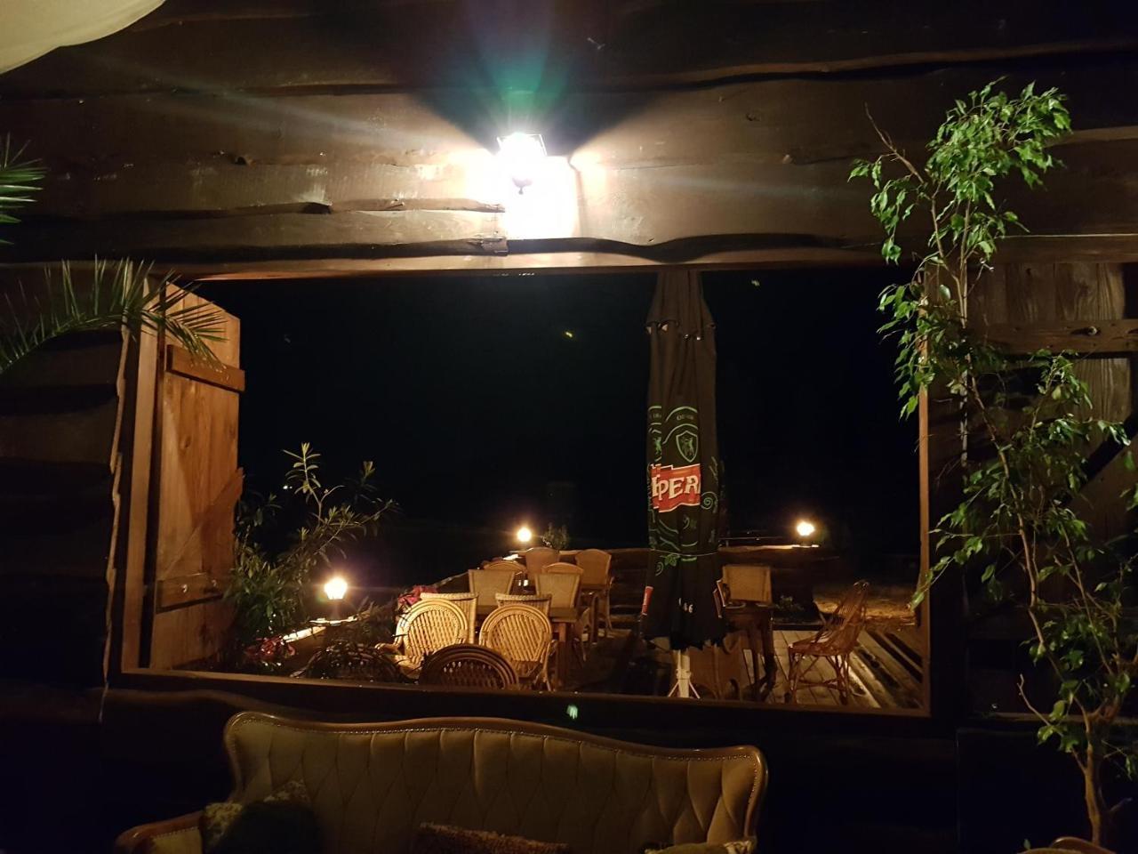 Dwor Na Wichrowym Wzgorzu Bed & Breakfast Przybyslawice Luaran gambar