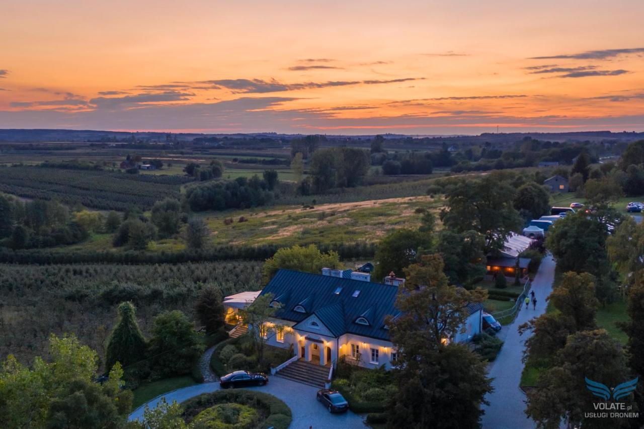 Dwor Na Wichrowym Wzgorzu Bed & Breakfast Przybyslawice Luaran gambar