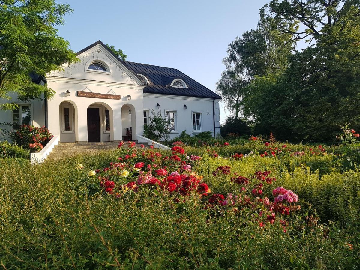 Dwor Na Wichrowym Wzgorzu Bed & Breakfast Przybyslawice Luaran gambar
